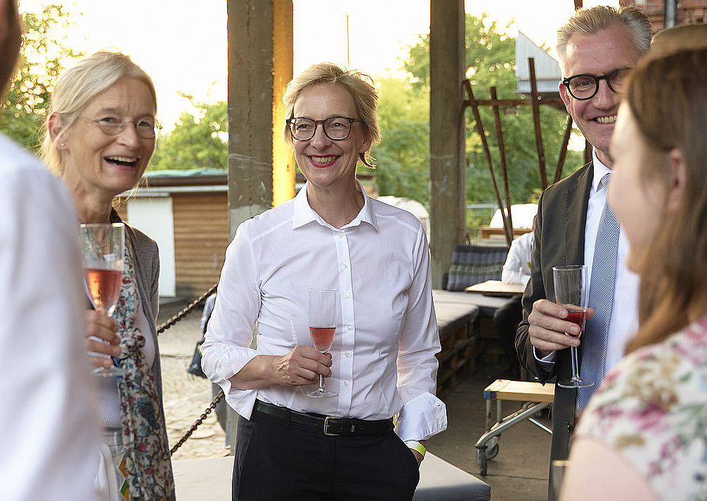 GI-Präsidentin Christine Regitz in lockerer Runde mit Cornelia Winter, Geschäftsführerin der GI in Bonn, und Martin Wolf, ebenfalls Mitglied des GI-Vorstands